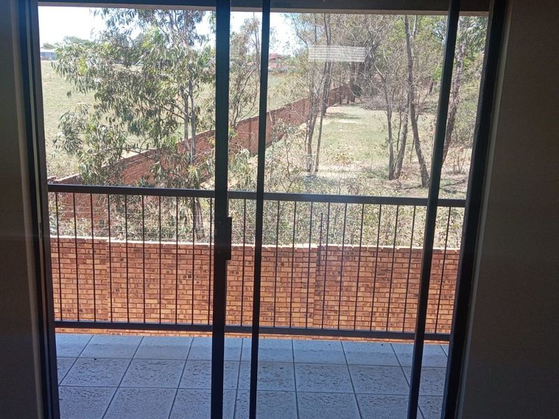 2 Bedroom 1 Bathroom first floor apartment for sale. - Photo 4