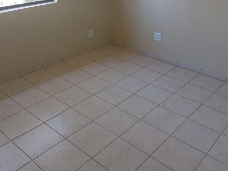 2 Bedroom 1 Bathroom first floor apartment for sale. - Photo 9