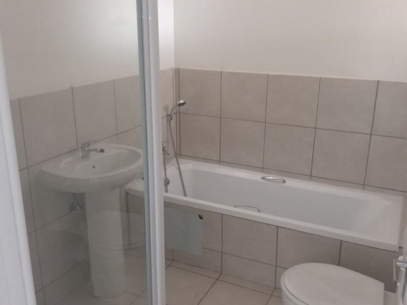 2 Bedroom 1 Bathroom first floor apartment for sale. - Photo 6