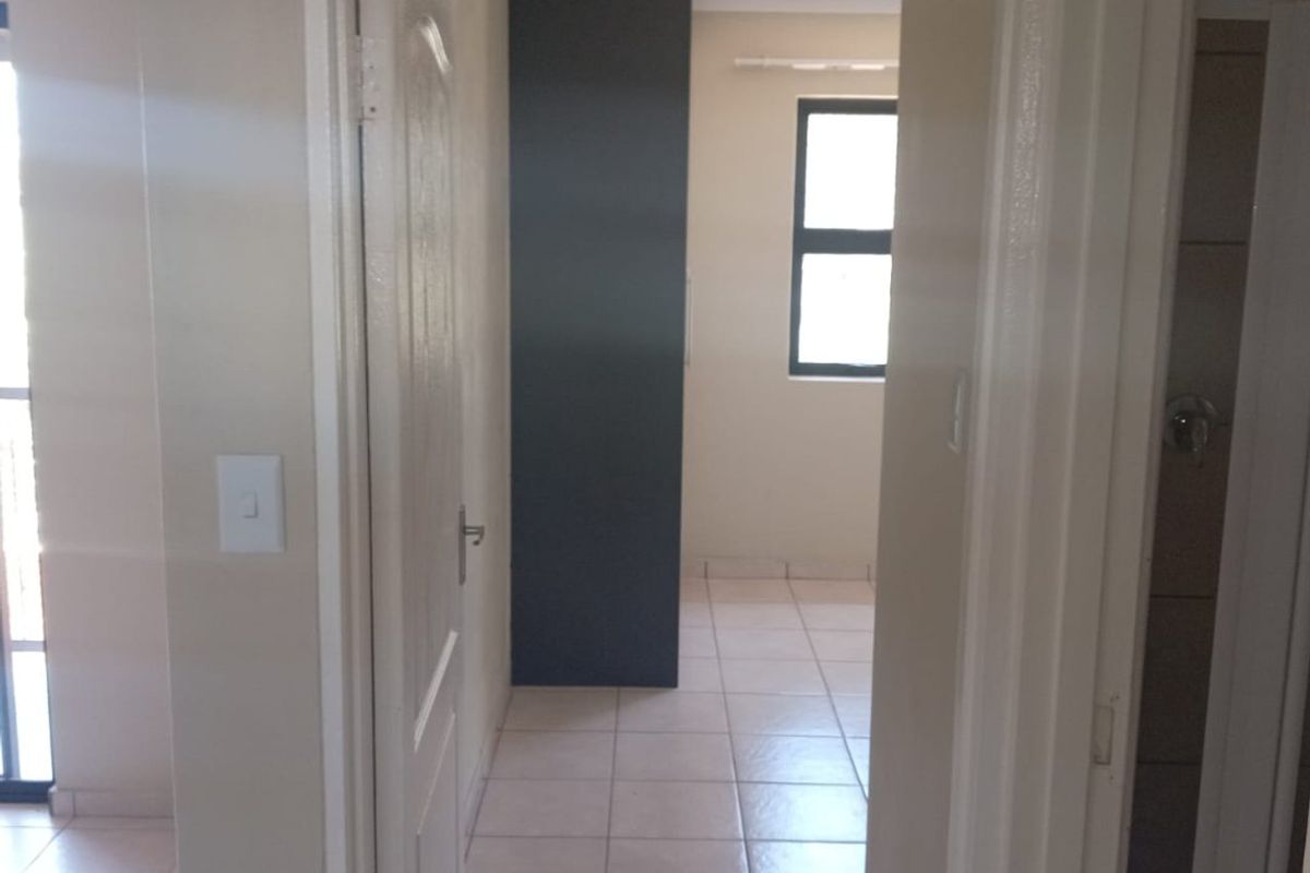 2 Bedroom 1 Bathroom first floor apartment for sale. - Photo 5