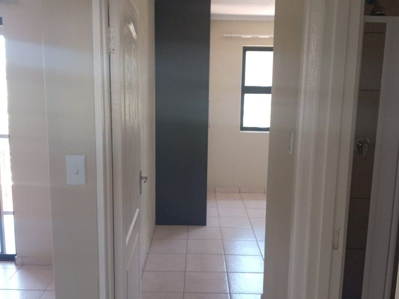 2 Bedroom 1 Bathroom first floor apartment for sale. - Photo 5