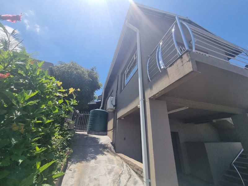 Lifestyle , Privacy, & Spectacular  views...For the Discerning Buyer - Photo 4