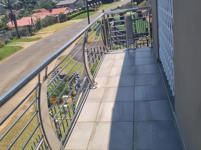 Lifestyle , Privacy, & Spectacular  views...For the Discerning Buyer - Photo 8