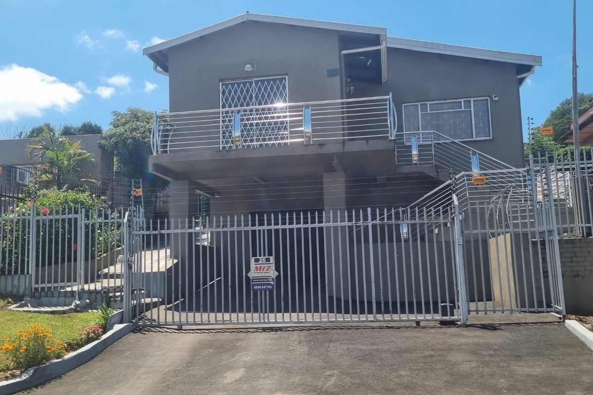 Lifestyle , Privacy, & Spectacular  views...For the Discerning Buyer - Photo 2