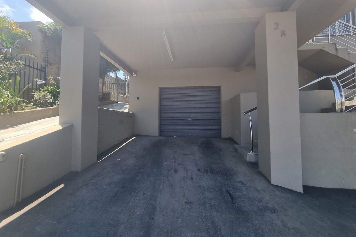 Lifestyle , Privacy, & Spectacular  views...For the Discerning Buyer - Photo 5