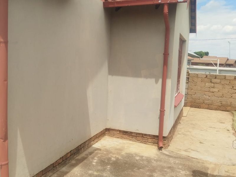 READY TO MOVE FOR BEGINNERS OR FRESH START ON LIFE - Photo 7