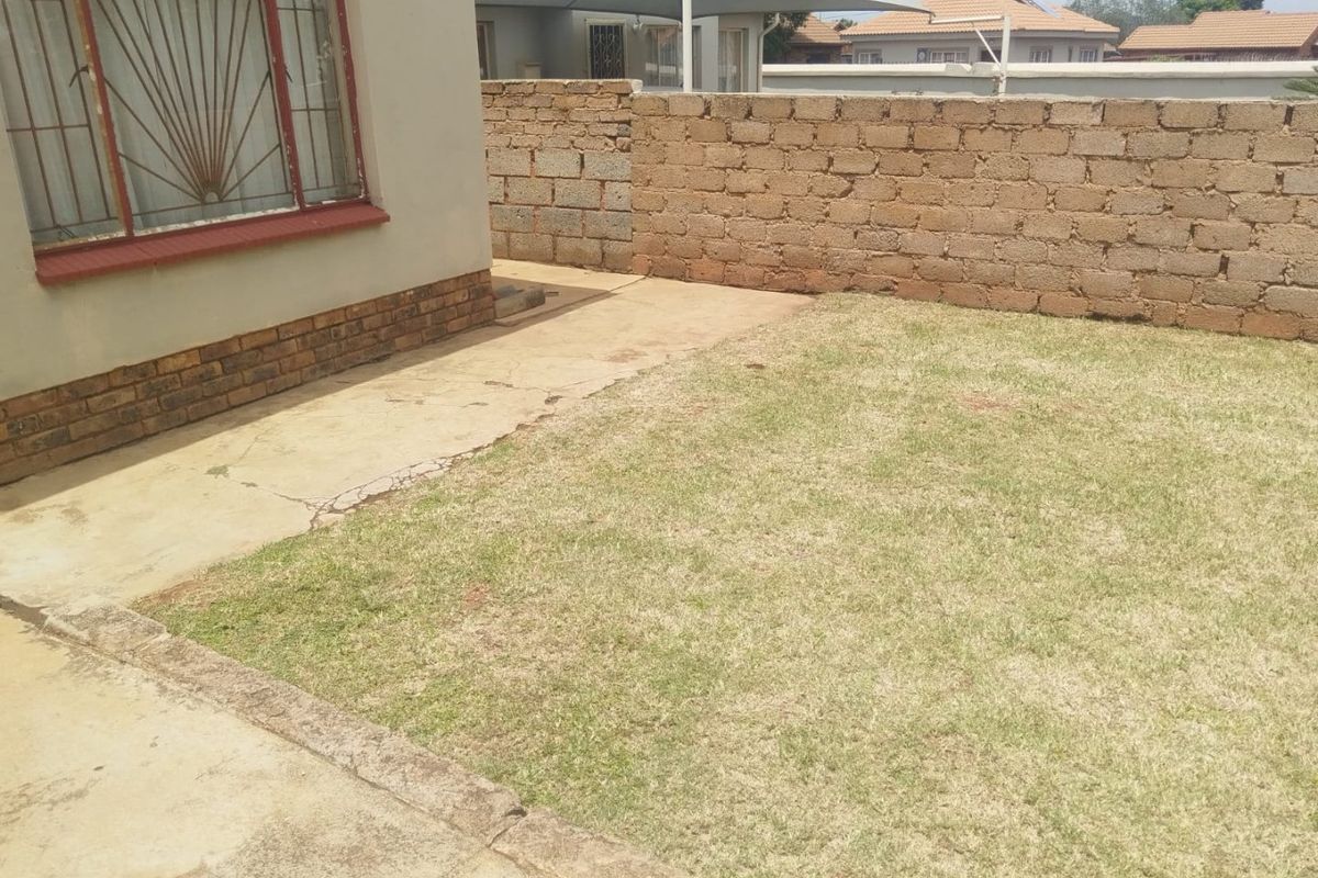 READY TO MOVE FOR BEGINNERS OR FRESH START ON LIFE - Photo 5