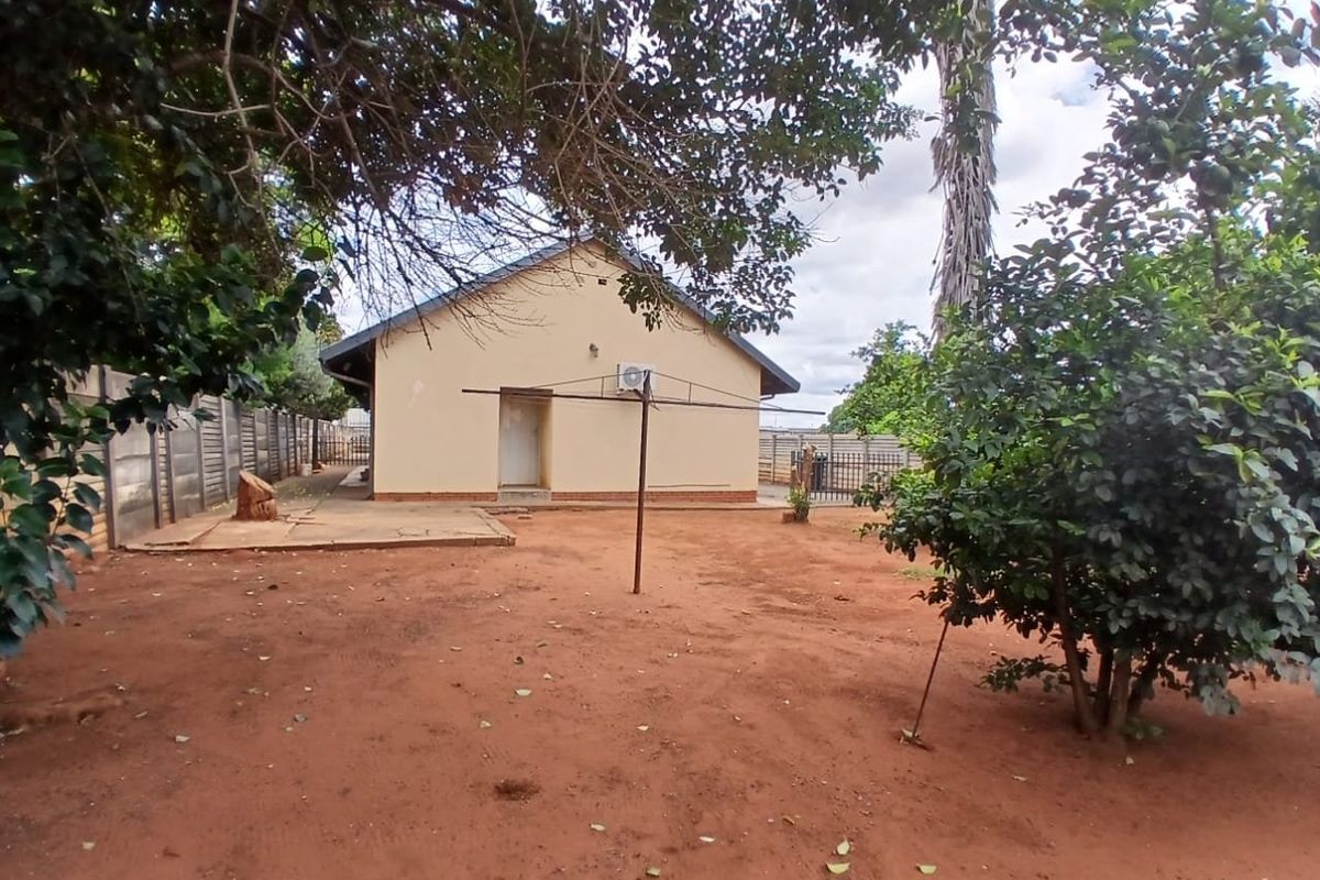 3 House Bedroom  - Photo 5