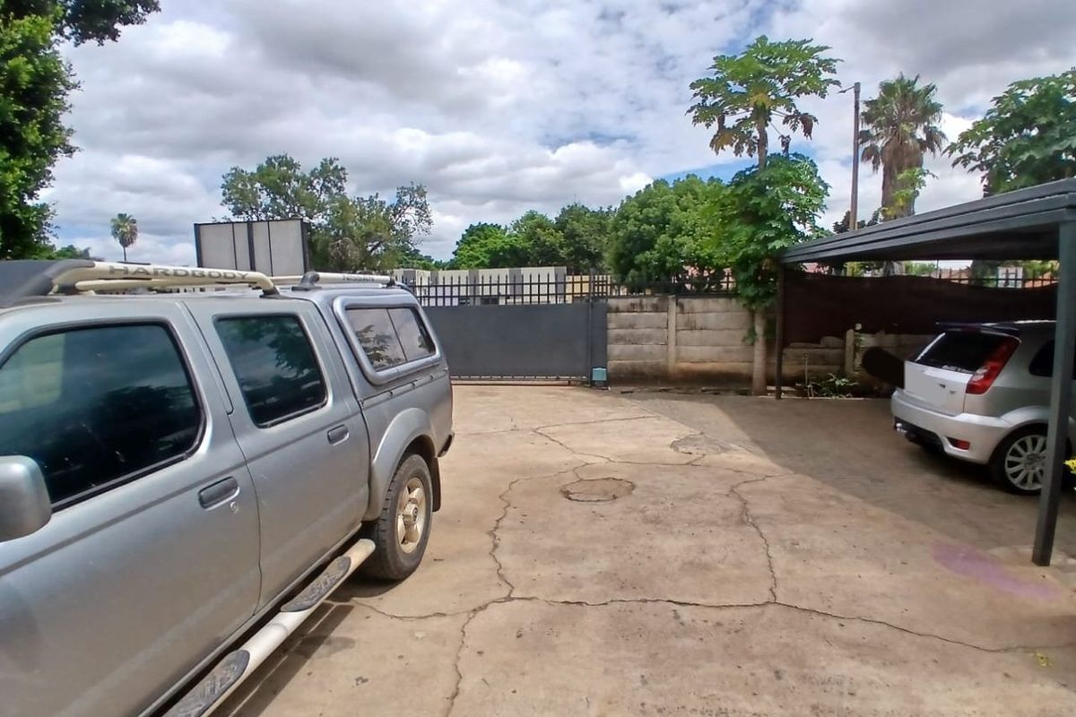 3 House Bedroom  - Photo 3