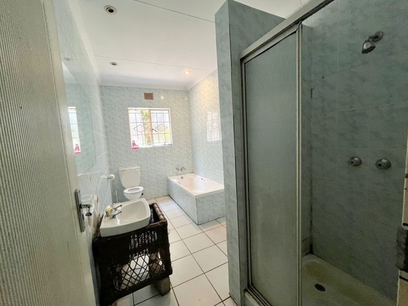 Spacious 5-Bedroom Family Haven on a 2000m2 Stand – The Perfect Place to Call Home!  - Photo 7