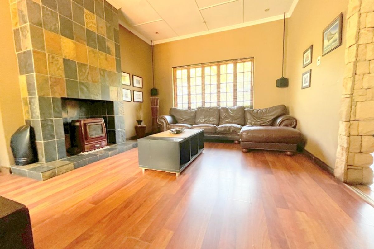 Spacious 5-Bedroom Family Haven on a 2000m2 Stand – The Perfect Place to Call Home!  - Photo 2