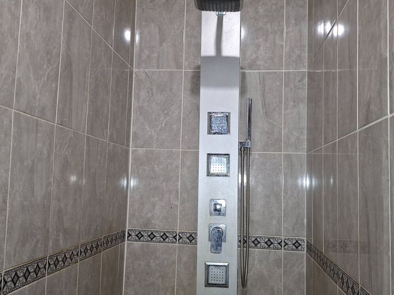 2 Bedroom Home with Dual Flat Potential – Ideal for Extended Family or Investment! - Photo 10