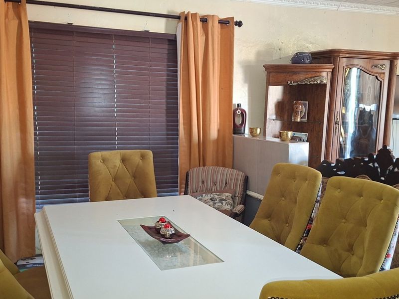 2 Bedroom Home with Dual Flat Potential – Ideal for Extended Family or Investment! - Photo 4