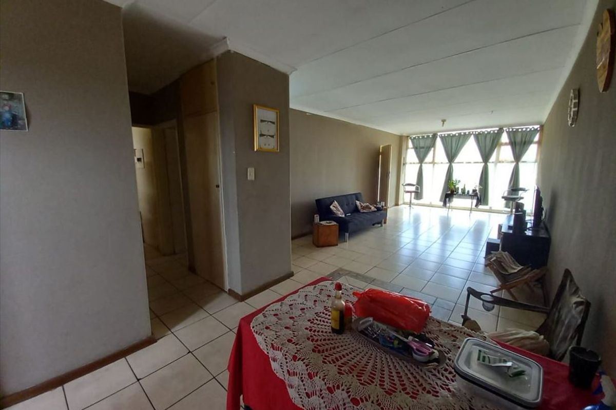 Neat Two Bedroom Home with Garage - Photo 2