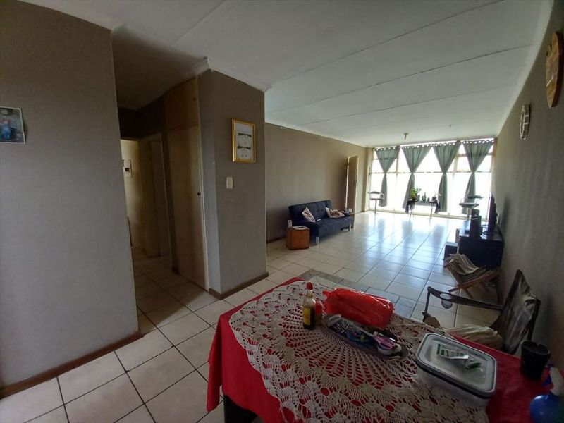 Neat Two Bedroom Home with Garage - Photo 2