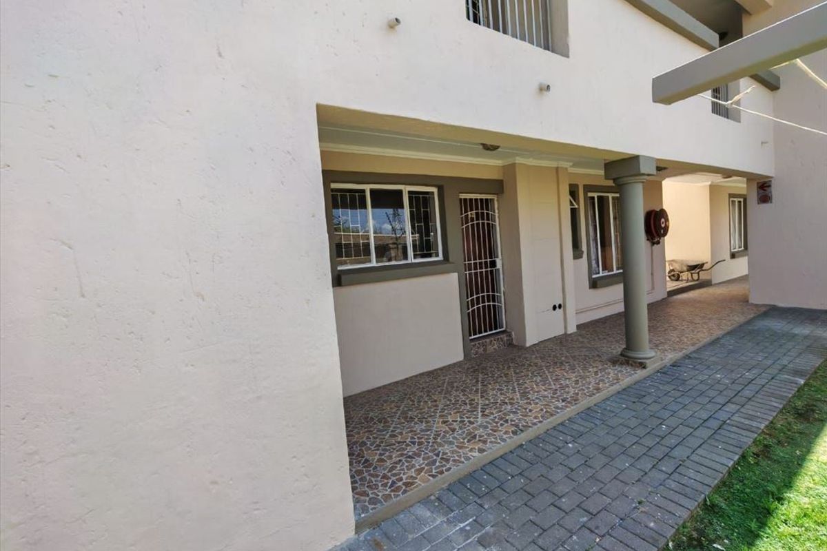 Cozy Two-Bedroom Home with Secure Parking - Photo 3