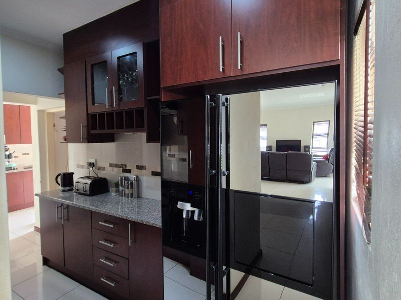 3-Bedroom Home For Sale in Summerfields Estate, Kosmosdal - Photo 4