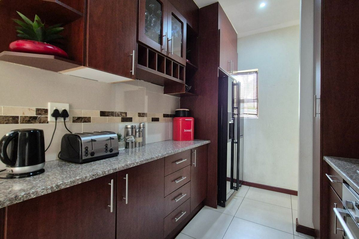 3-Bedroom Home For Sale in Summerfields Estate, Kosmosdal - Photo 3