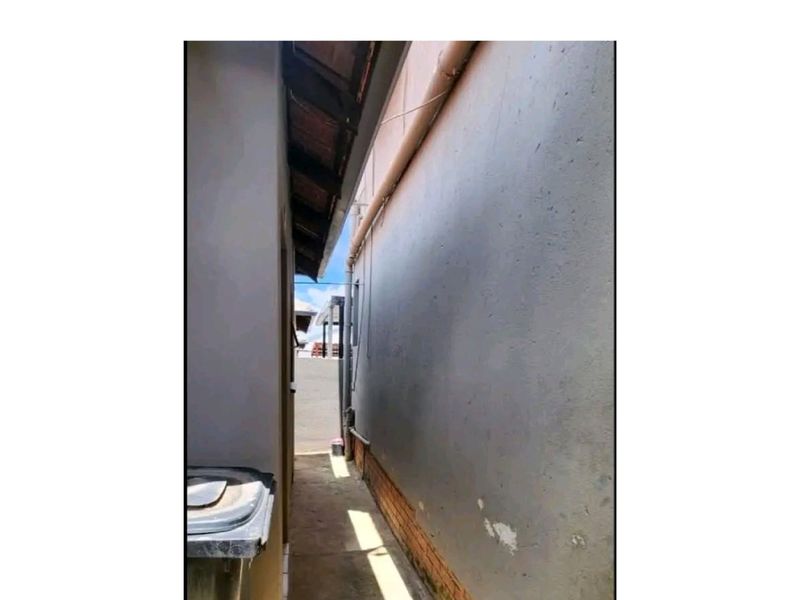 INVESTOR'S DREAM IN CLAYVILLE  - Photo 10