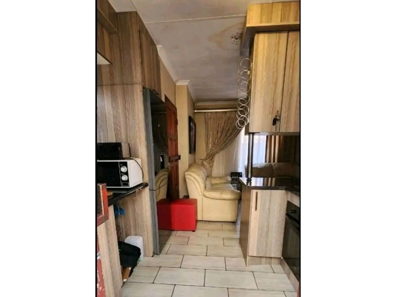 INVESTOR'S DREAM IN CLAYVILLE  - Photo 9