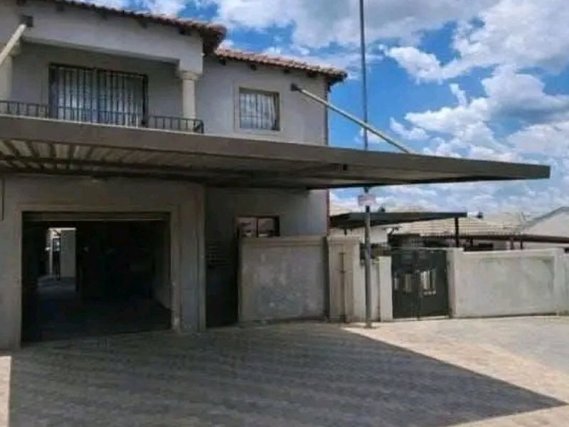 INVESTOR'S DREAM IN CLAYVILLE  - Photo 7