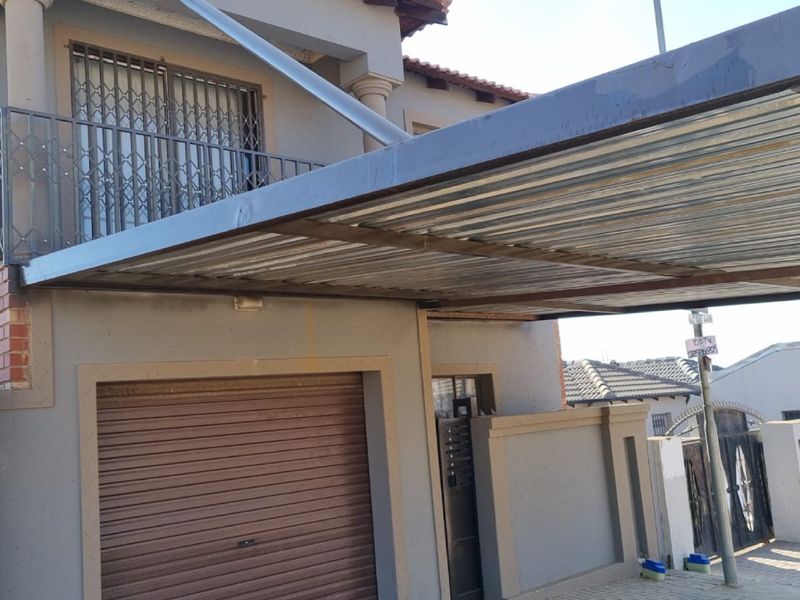 INVESTOR'S DREAM IN CLAYVILLE  - Photo 6