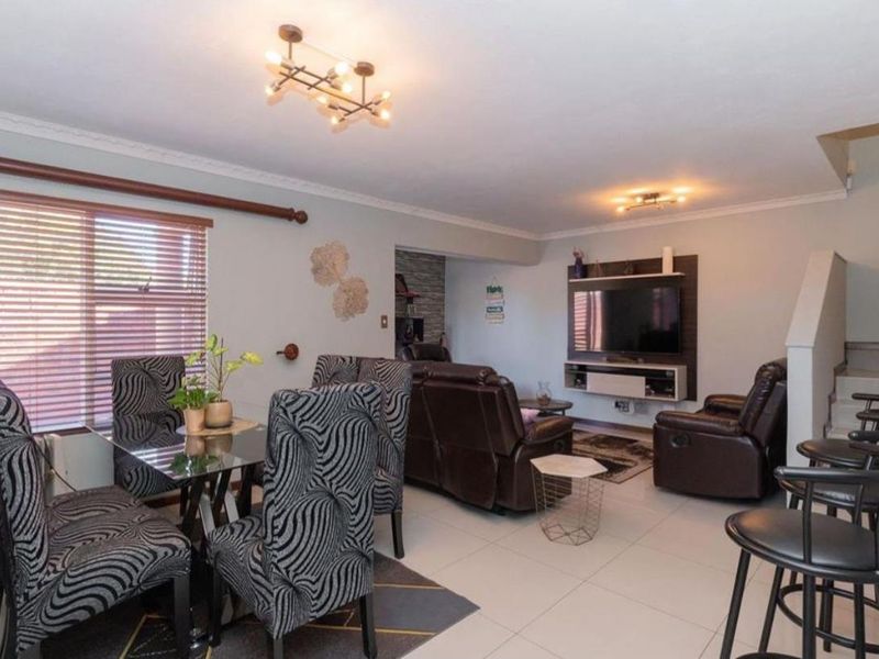 THREE BEDROOMS AND THREE BATHROOMS - Photo 7