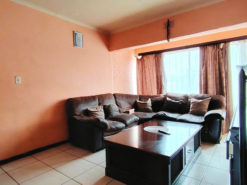 Charming 2-Bedroom Flat with Garage – Comfortable & Convenient Living - Photo 10