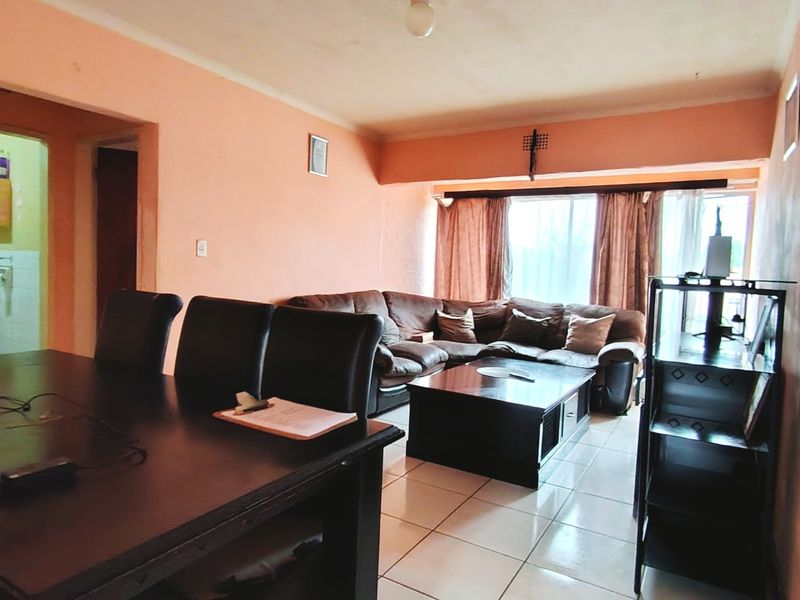 Charming 2-Bedroom Flat with Garage – Comfortable & Convenient Living - Photo 9