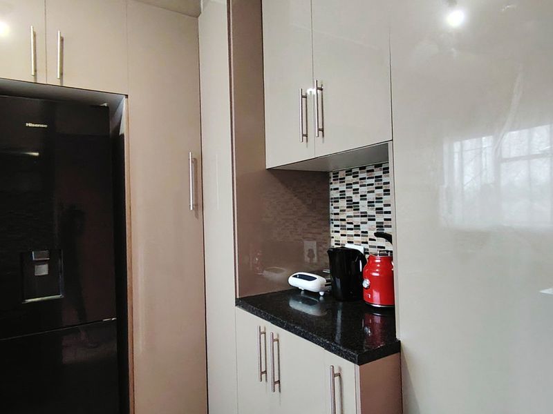 Charming 2-Bedroom Flat with Garage – Comfortable & Convenient Living - Photo 8