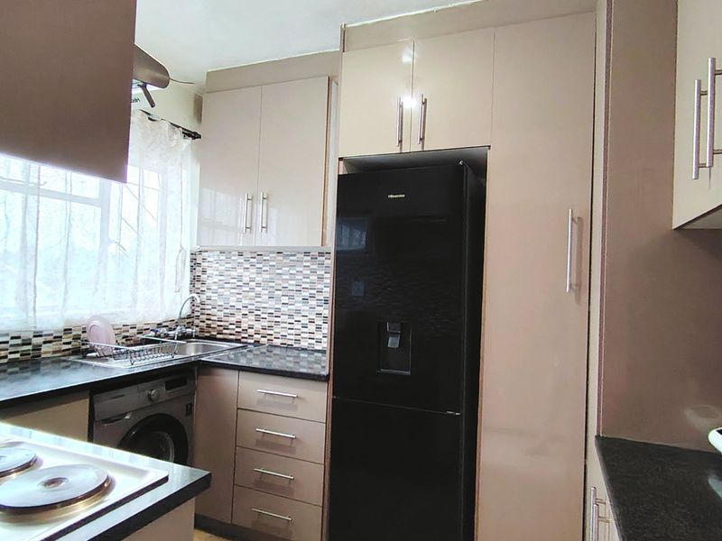 Charming 2-Bedroom Flat with Garage – Comfortable & Convenient Living - Photo 7