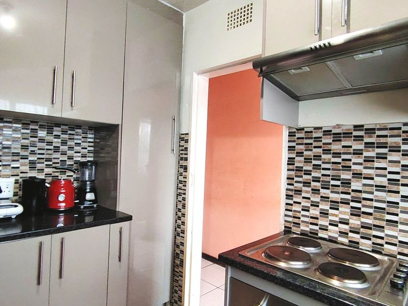 Charming 2-Bedroom Flat with Garage – Comfortable & Convenient Living - Photo 6