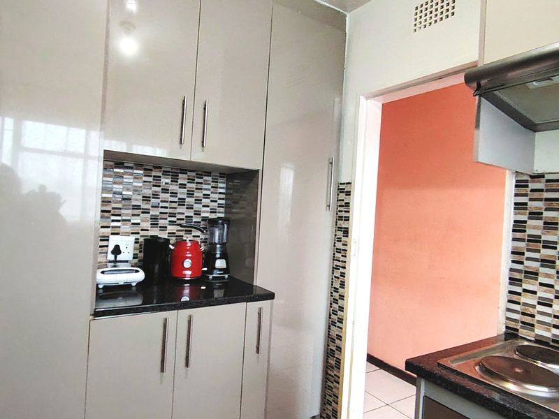 Charming 2-Bedroom Flat with Garage – Comfortable & Convenient Living - Photo 5