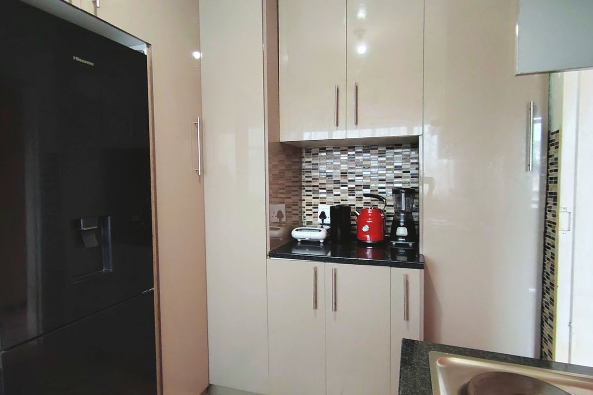 Charming 2-Bedroom Flat with Garage – Comfortable & Convenient Living - Photo 4