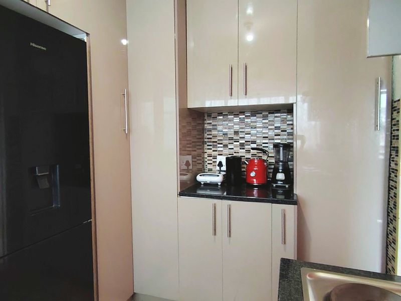 Charming 2-Bedroom Flat with Garage – Comfortable & Convenient Living - Photo 4