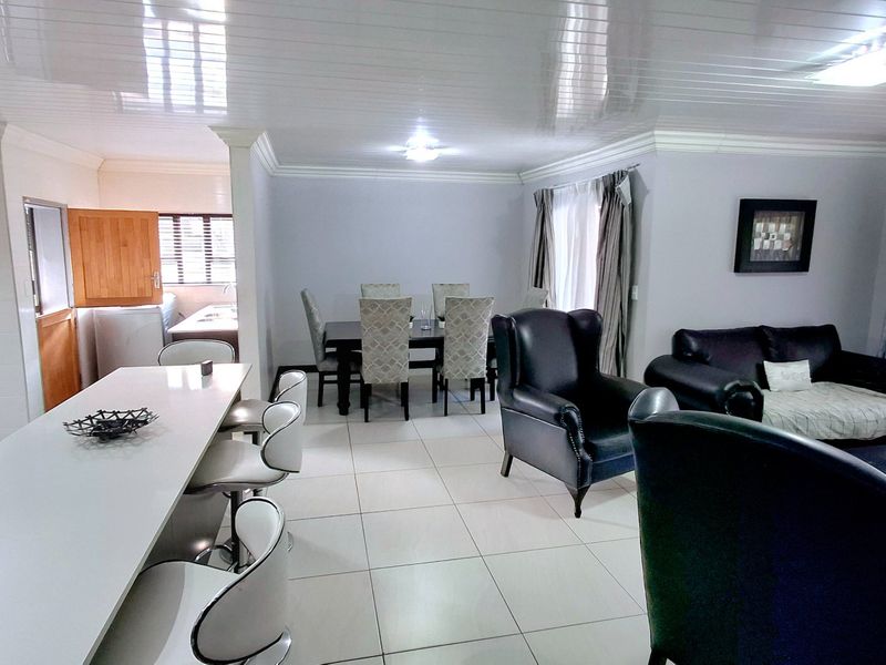 Modern 3-Bedroom Home for Sale Near Schools, Medical Facilities & Shopping Centers - Photo 3