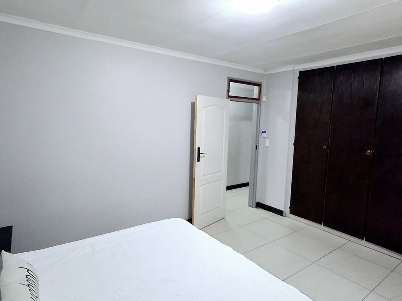 Modern 3-Bedroom Home for Sale Near Schools, Medical Facilities & Shopping Centers - Photo 10