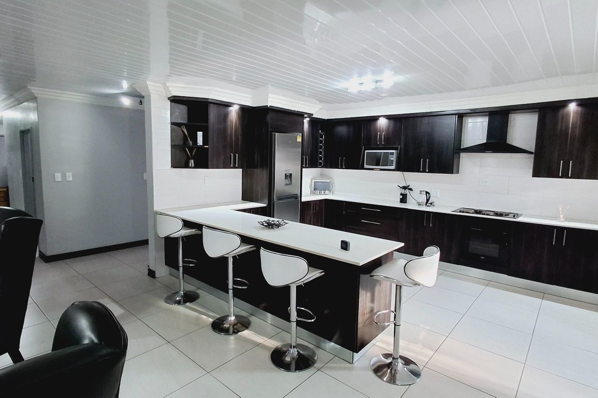 Modern 3-Bedroom Home for Sale Near Schools, Medical Facilities & Shopping Centers - Photo 4