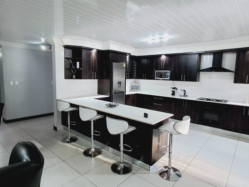 Modern 3-Bedroom Home for Sale Near Schools, Medical Facilities & Shopping Centers - Photo 4