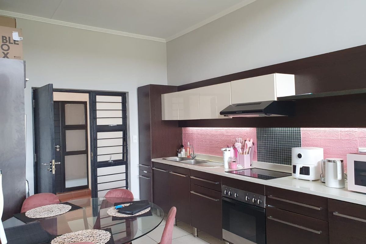 Neat and secure apartment in Greenstone Hill - Photo 4