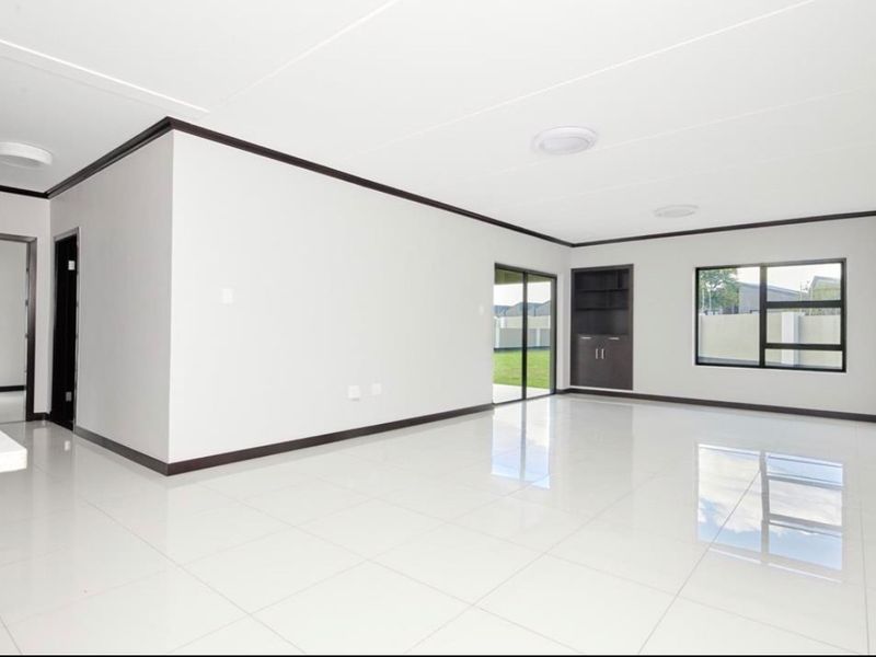 TO RENT  3 BED  2 BATH FIRST FLOOR PALM VIEW ESTATE - AVAILABLE IMMEDIATELY  - Photo 4