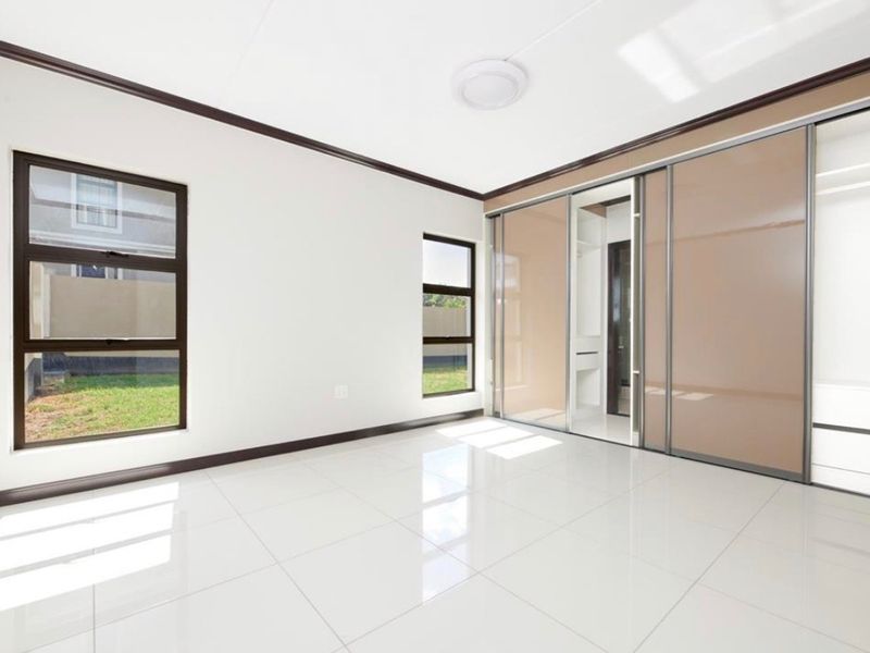 TO RENT  3 BED  2 BATH FIRST FLOOR PALM VIEW ESTATE - AVAILABLE IMMEDIATELY  - Photo 9