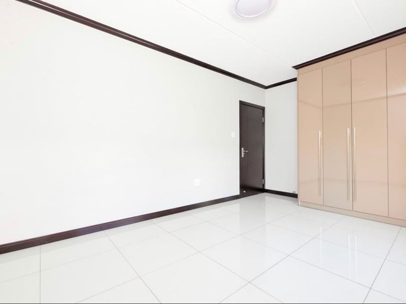 TO RENT  3 BED  2 BATH FIRST FLOOR PALM VIEW ESTATE - AVAILABLE IMMEDIATELY  - Photo 6