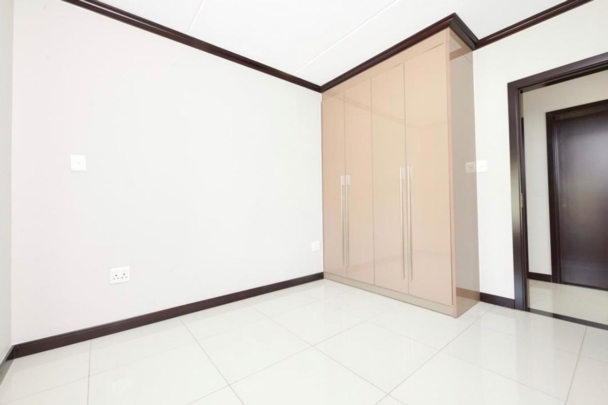 TO RENT  3 BED  2 BATH FIRST FLOOR PALM VIEW ESTATE - AVAILABLE IMMEDIATELY  - Photo 5