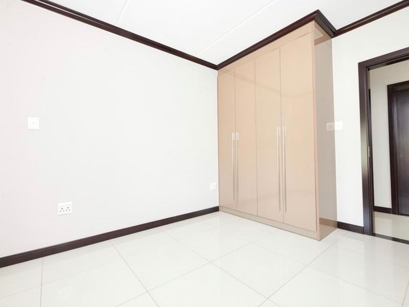 TO RENT  3 BED  2 BATH FIRST FLOOR PALM VIEW ESTATE - AVAILABLE IMMEDIATELY  - Photo 5