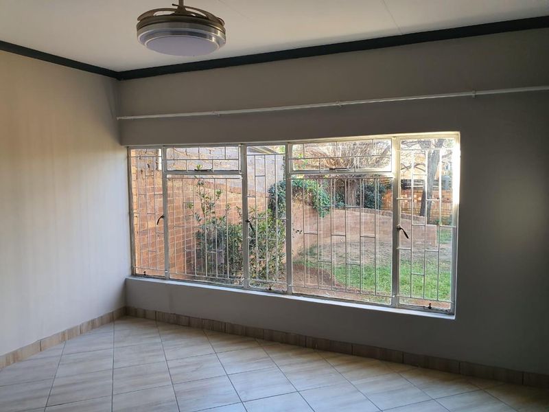 2-Bedroom Flat   - Photo 4