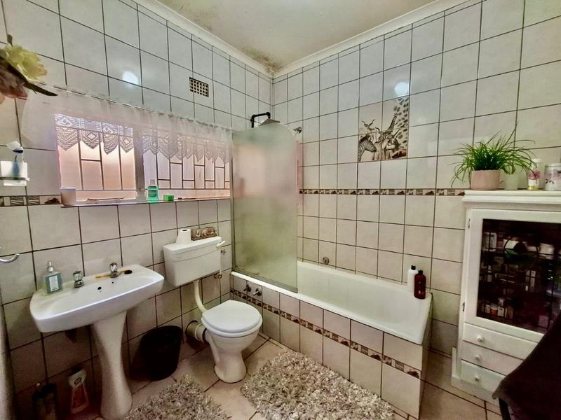 2-Bedroom Flat   - Photo 5