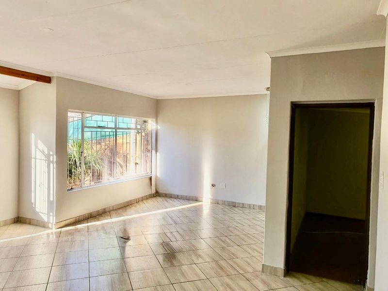 2-Bedroom Flat   - Photo 10