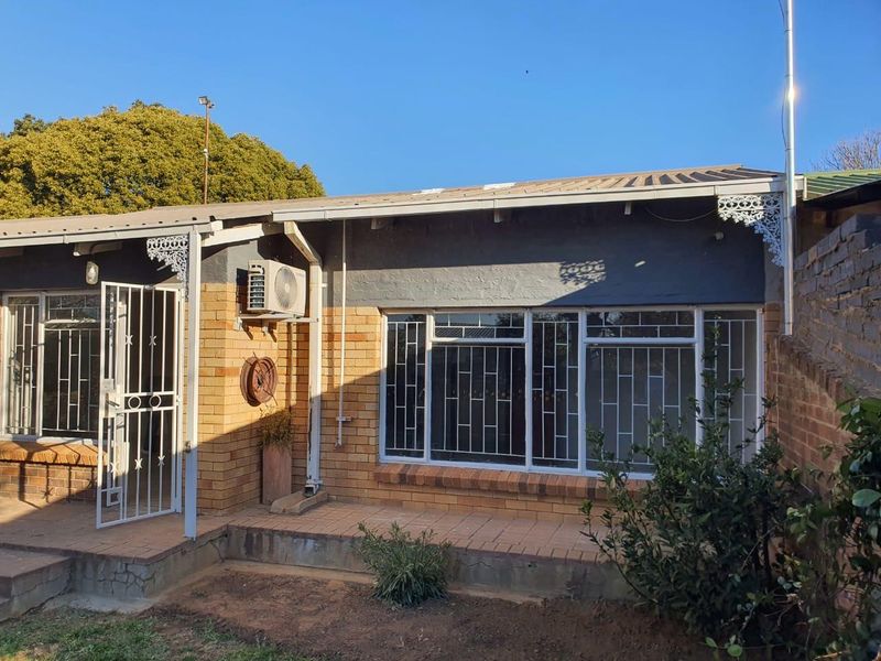 2-Bedroom Flat   - Photo 3