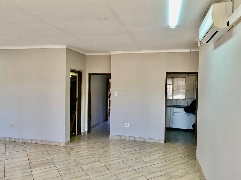 2-Bedroom Flat   - Photo 9